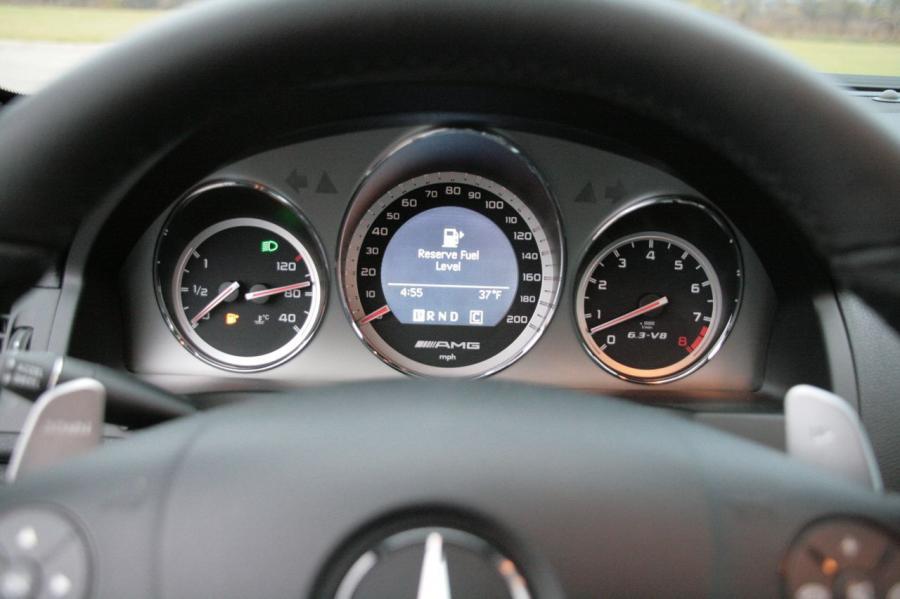  Mercedes-Benz C63 AMG 2009 года  (фото 15 из 32)